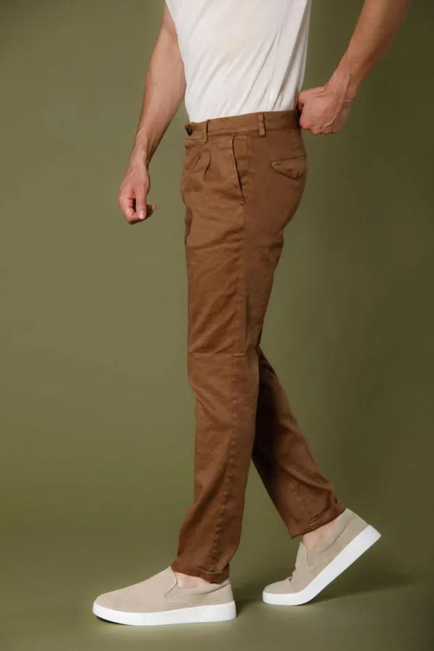 Man Amalfi 2 Pinces Chino Pants In Linen And Cotton Twill Carrot Fit Mason039s Pants