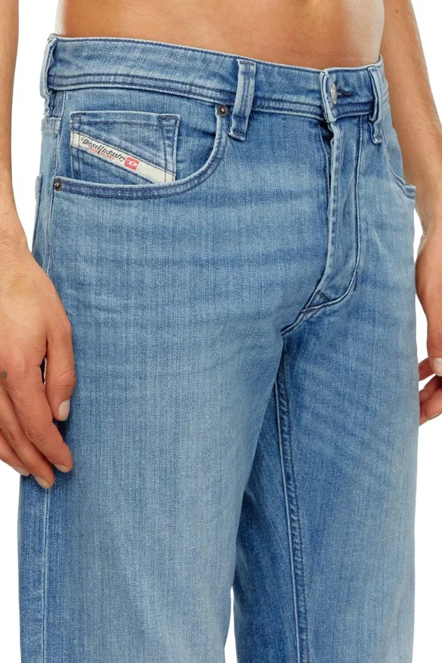 Men Diesel Jeans Regular Jeans 1985 Larkee 0GRDI Light Blue Men Diesel Jeans Regular Jeans 1985 Larkee 0GRDI Light Blue