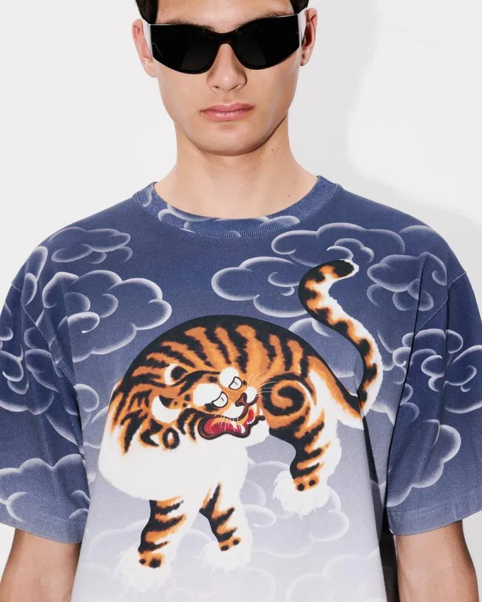 MenWomen 039KENZO Cloud Tiger039 Genderless Oversized Tshirt In Cotton Multicolor Kenzo Tshirts And Polos
