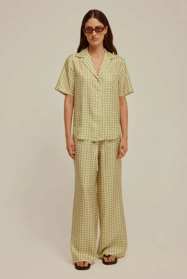 Woman Venroy Shirts Short Sleeve Silk Camp Collar Shirt