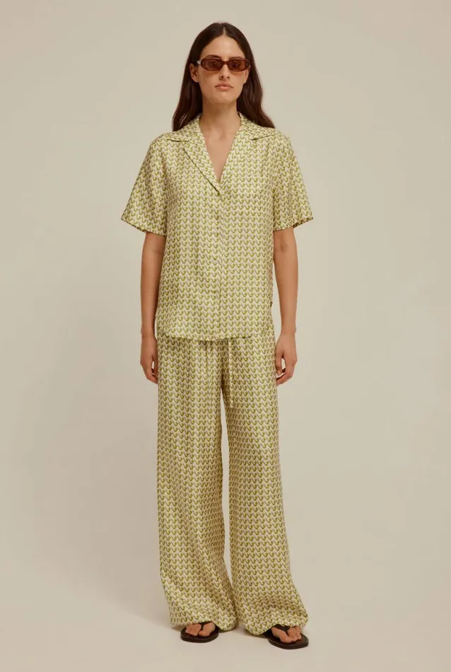 Woman Venroy Shirts Short Sleeve Silk Camp Collar Shirt
