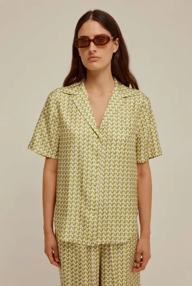 Woman Venroy Shirts Short Sleeve Silk Camp Collar Shirt
