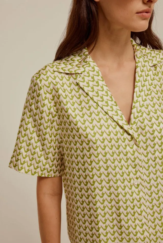 Woman Venroy Shirts Short Sleeve Silk Camp Collar Shirt