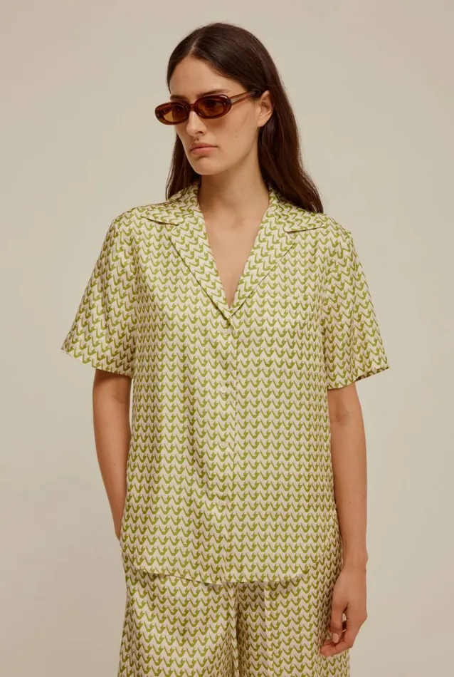 Woman Venroy Shirts Short Sleeve Silk Camp Collar Shirt