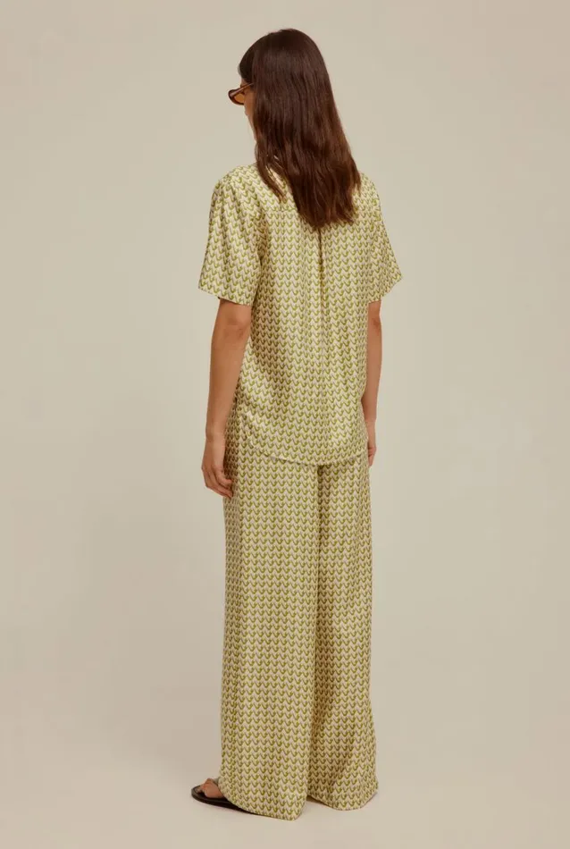 Woman Venroy Shirts Short Sleeve Silk Camp Collar Shirt