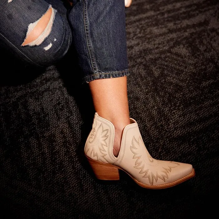 Women Booties Ariat Dixon Bootie Blanco Women Booties Ariat Dixon Bootie Blanco