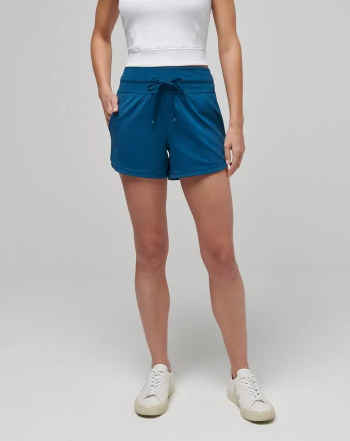 Women Shorts TravisMathew MOVEKNIT TIE SHORT Midnight